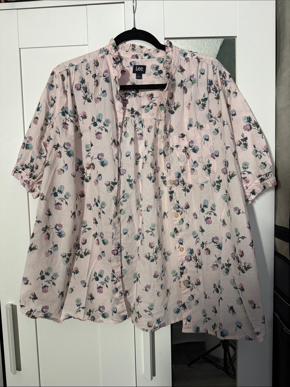 Lee Men's Light Pink Floral Short-Sleeve Button-Down Shirt